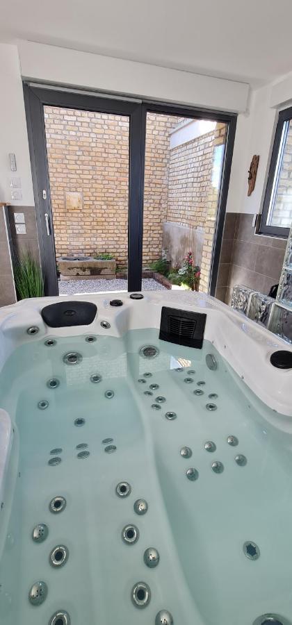 Le Pigeonnier Spa Du Panty Gite Rural De Charme Saint-Tricat エクステリア 写真